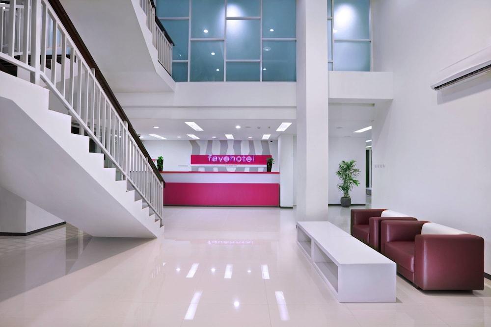 Favehotel Rungkut Surabaya Exterior foto