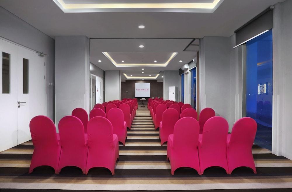 Favehotel Rungkut Surabaya Exterior foto