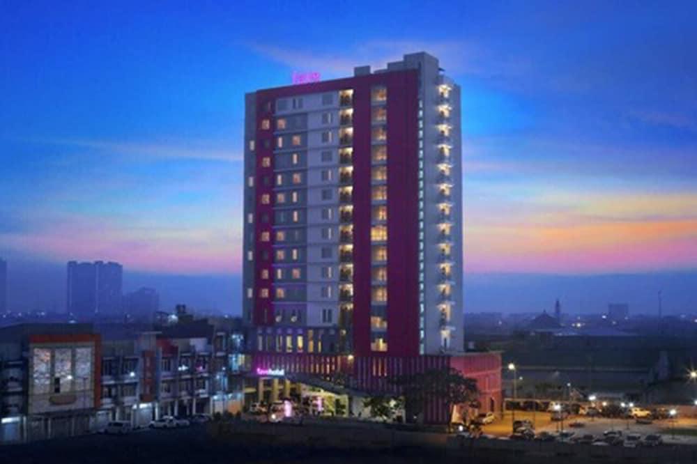 Favehotel Rungkut Surabaya Exterior foto