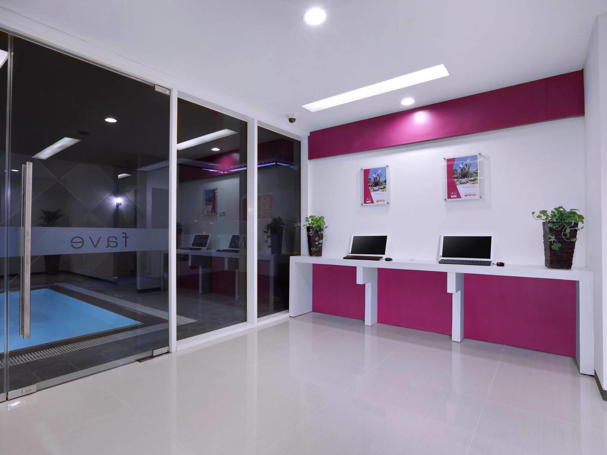 Favehotel Rungkut Surabaya Exterior foto
